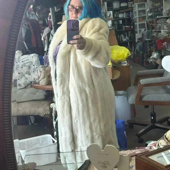 Real minx coat. Trench. White cream color - Picture 4 of 5